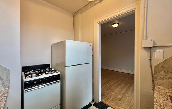 Studio, 1 bath, 330 sqft, $925, Unit A