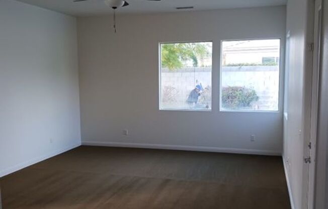 3 beds, 2.5 baths, $3,695, Unit APN 685-200-027-8