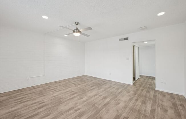 2 beds, 2 baths, 935 sqft, $1,299, Unit W206