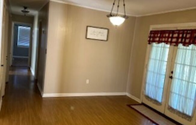 3 beds, 2 baths, $1,550