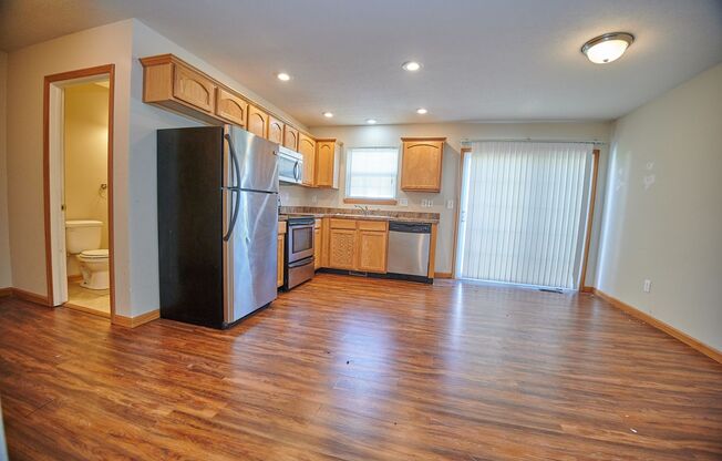 3 beds, 2.5 baths, 1,364 sqft, $1,550, Unit 12W