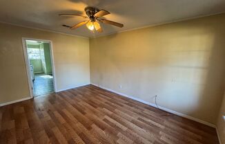 3 beds, 1 bath, $725