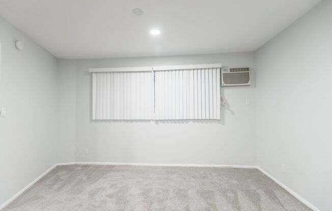 3 beds, 2 baths, 1,300 sqft, $3,698, Unit 202