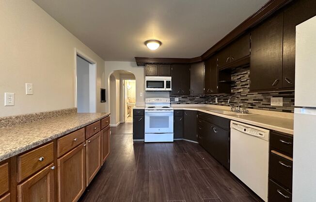 4 beds, 1 bath, $1,045, Unit Lower