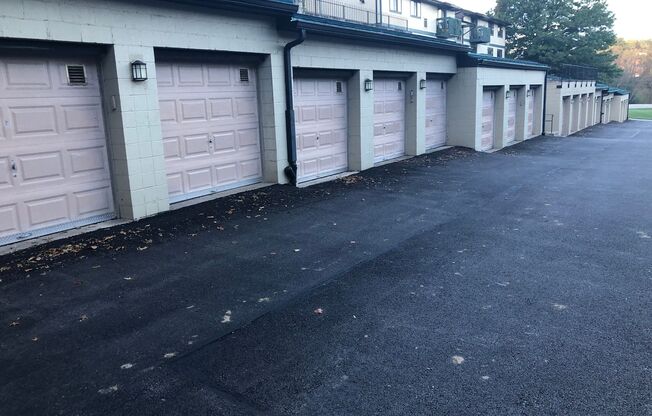 2 beds, 1 bath, 975 sqft, $1,575, Unit 209