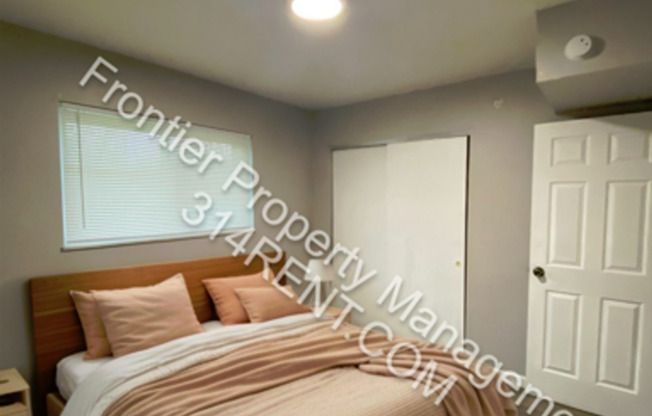 Freshly updated 2 bedroom apartment in Florissant!