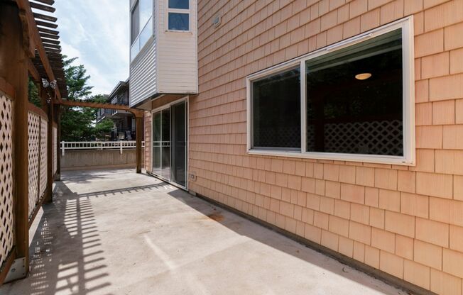 2 beds, 1 bath, 824 sqft, $2,595, Unit #207