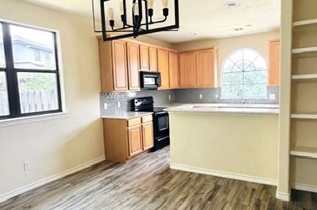 1405 Delsie Dr #B, Lakeway, Texas 78734
