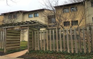 Quaint 1 BR Condo in Columbia with Sunroom!