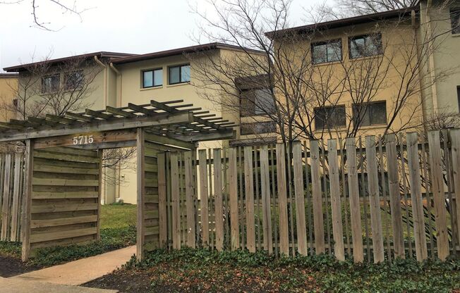 Quaint 1 BR Condo in Columbia with Sunroom!