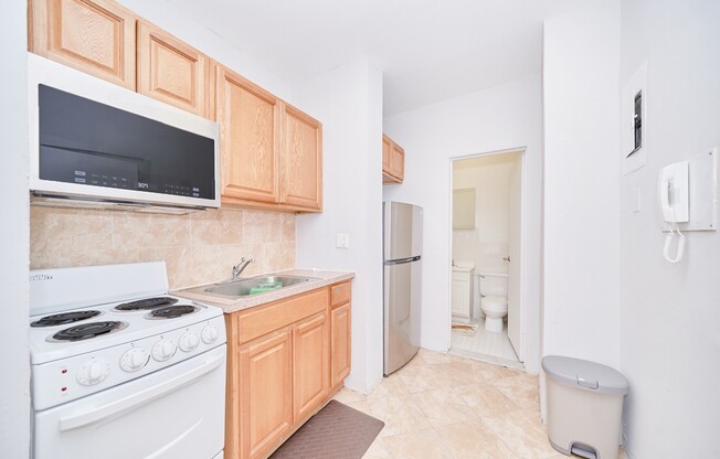 Studio, 1 bath, $3,000, Unit 2B