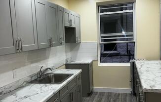 132 E 52 ST