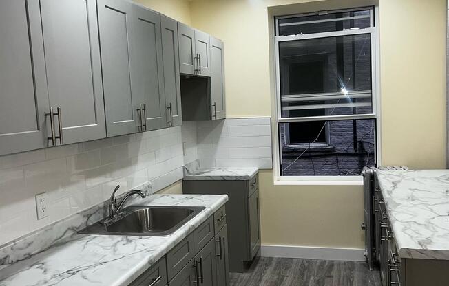 132 E 52 ST