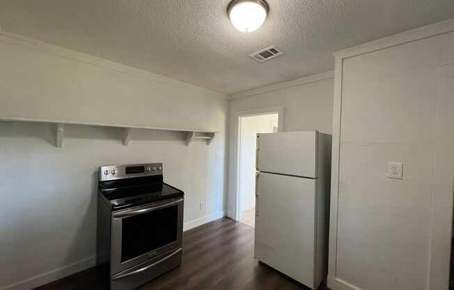 2 beds, 1 bath, $1,200