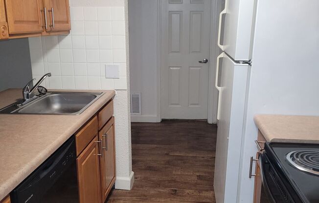 1 bed, 1 bath, 700 sqft, $1,000