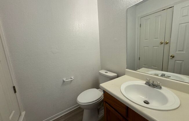 2 beds, 1.5 baths, $900, Unit Unit D