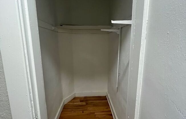 2 beds, 1 bath, $1,450, Unit 132 Belmont Unit #4R