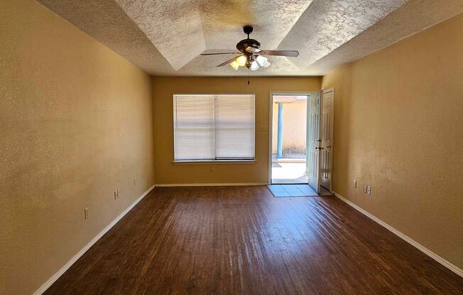 2 beds, 2 baths, 940 sqft, $850, Unit Unit 2