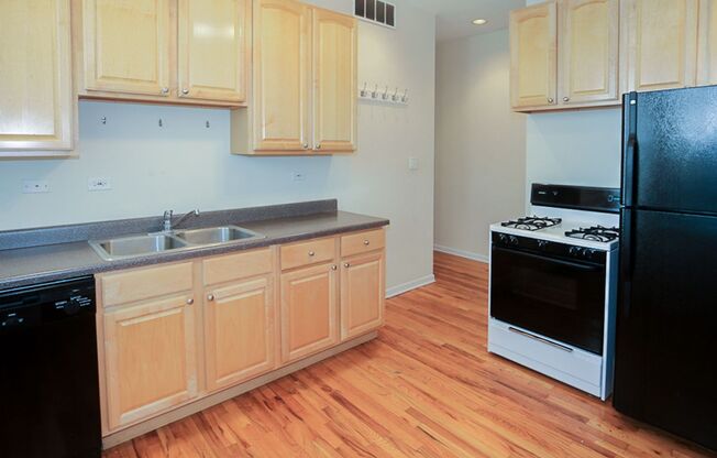 2 beds, 1 bath, 1,015 sqft, $2,695, Unit 2450-202