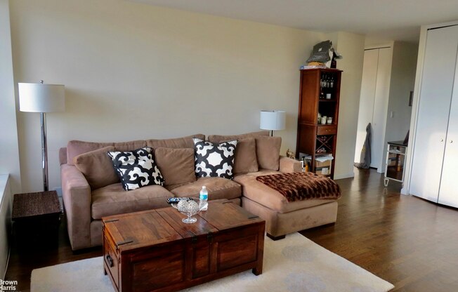 1 bed, 1 bath, $3,950, Unit 21N