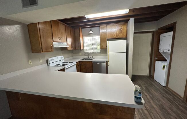 1 bed, 1 bath, $995, Unit 569-B