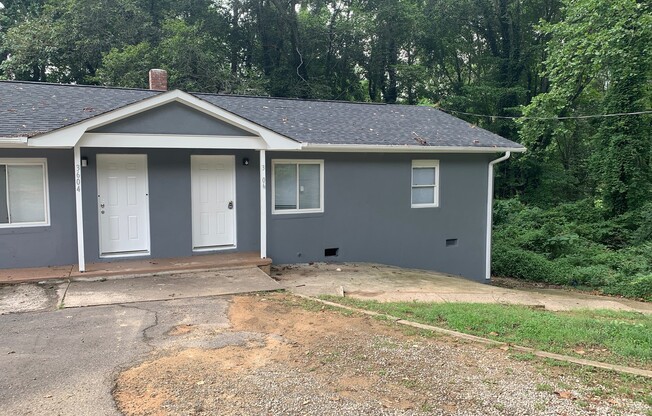 Move-in ready 1 Story Duplex located in the Greenwood Park Subdivision!