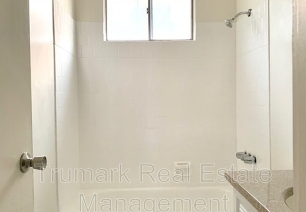 585 E WASHINGTON BLVD