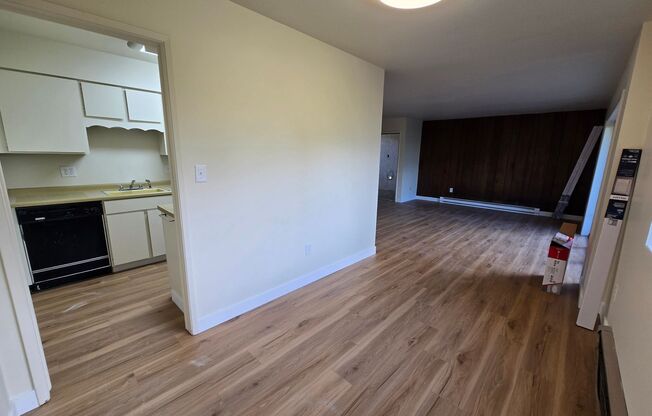 1 bed, 1 bath, 650 sqft, $1,100, Unit 102