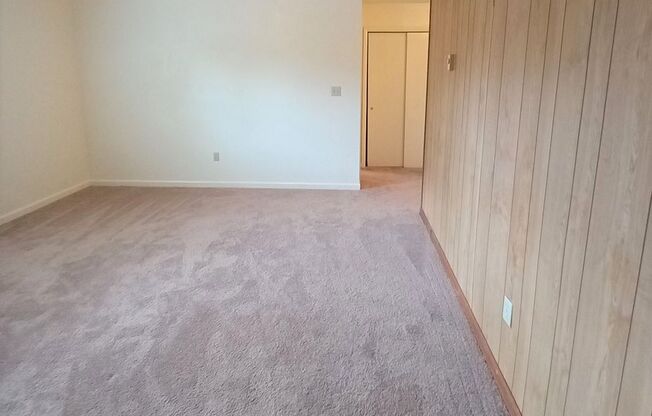 2 beds, 1 bath, 903 sqft, $1,170, Unit K-1