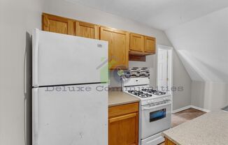 3 beds, 1 bath, 900 sqft, $1,350