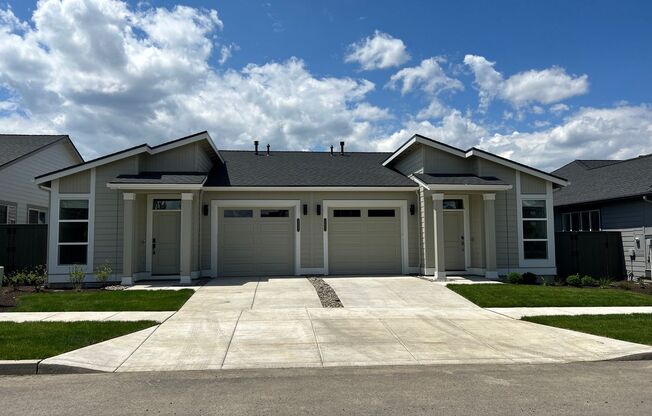 2 beds, 2 baths, 1,089 sqft, $2,295, Unit SFR 927 - 20689