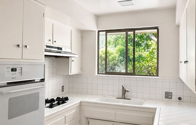 3320 GRIFFITH PARK BLVD