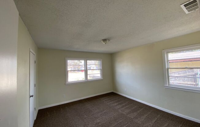 3 beds, 1 bath, $1,050