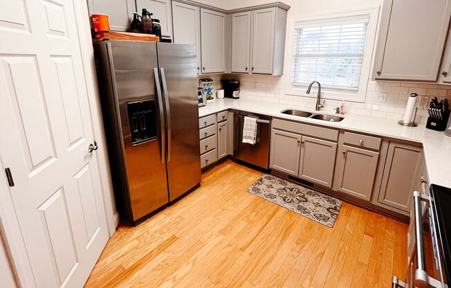 *RE-RENTAL AVAILABLE 11/14/25 * Quartz Counters! 3 Bedroom, 2.5 Bath House