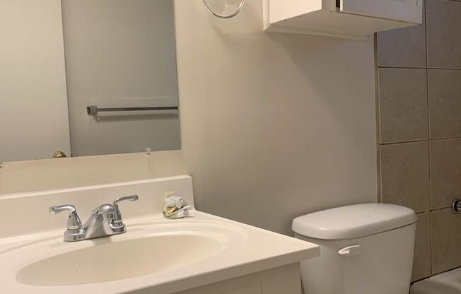 2 beds, 1 bath, 700 sqft, $880, Unit 9022