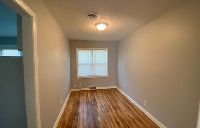 2 beds, 1 bath, $795, Unit 915 N Oliver