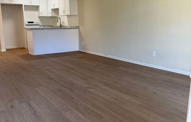 21701-21715-21727 Parthenia St Canoga Park, CA 91304