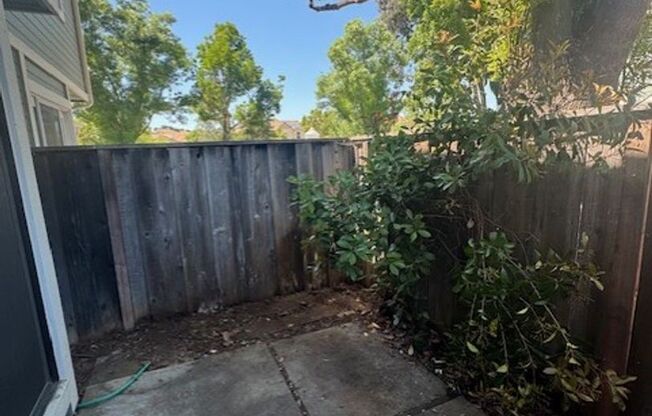 Super Adorable 3 Bedroom Townhouse!