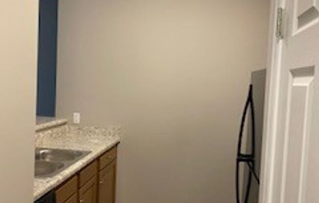 2 beds, 2 baths, 900 sqft, $999, Unit 872 Lynnwood Way Unit 423