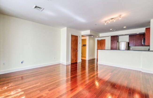533 CAMBRIDGE
