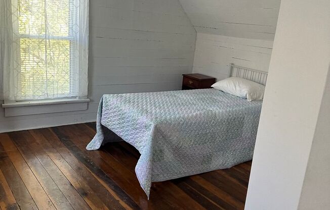 4 Bedroom, 2 Bath farm house out in the Country.