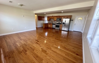 3 beds, 1 bath, 1,621 sqft, $3,250, Unit 3