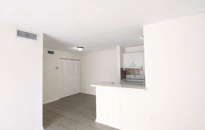 2 beds, 1 bath, $2,250, Unit #I-103