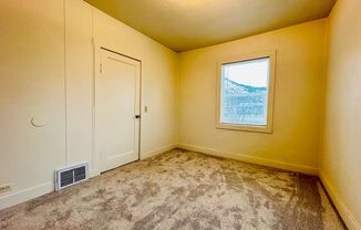 4 beds, 1 bath, $1,600