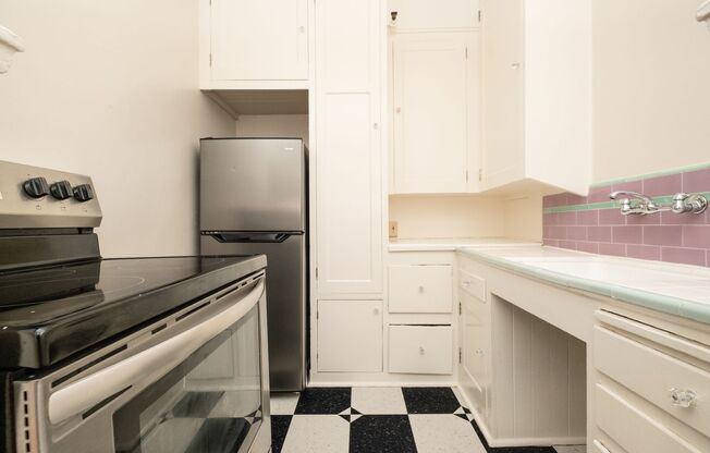 1 bed, 1 bath, 550 sqft, $1,400, Unit 407