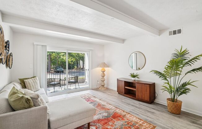 3 beds, 2 baths, 1,275 sqft, $1,749, Unit 12G