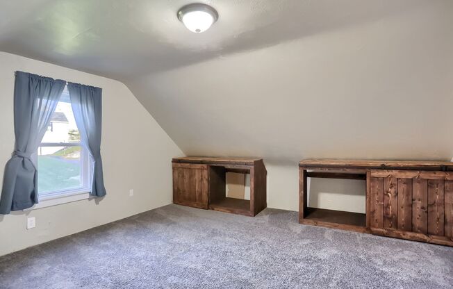 4 beds, 1 bath, $1,700