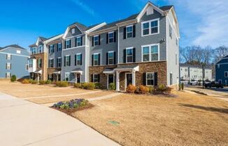 3 Bedroom Townhome in Charlotte- $500 off first month's rent!
