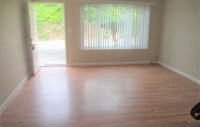 2-Thornton Ave 4560