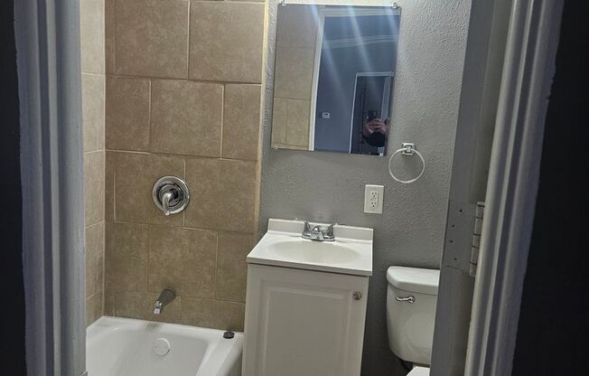 2 beds, 1 bath, 750 sqft, $1,070, Unit B03 1024 15